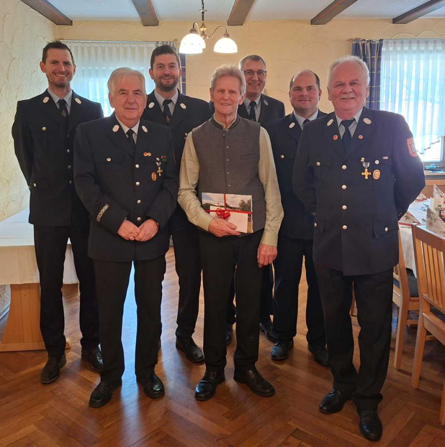 Der Jubilar" Johann Perzl" mit der Vorstandschaft